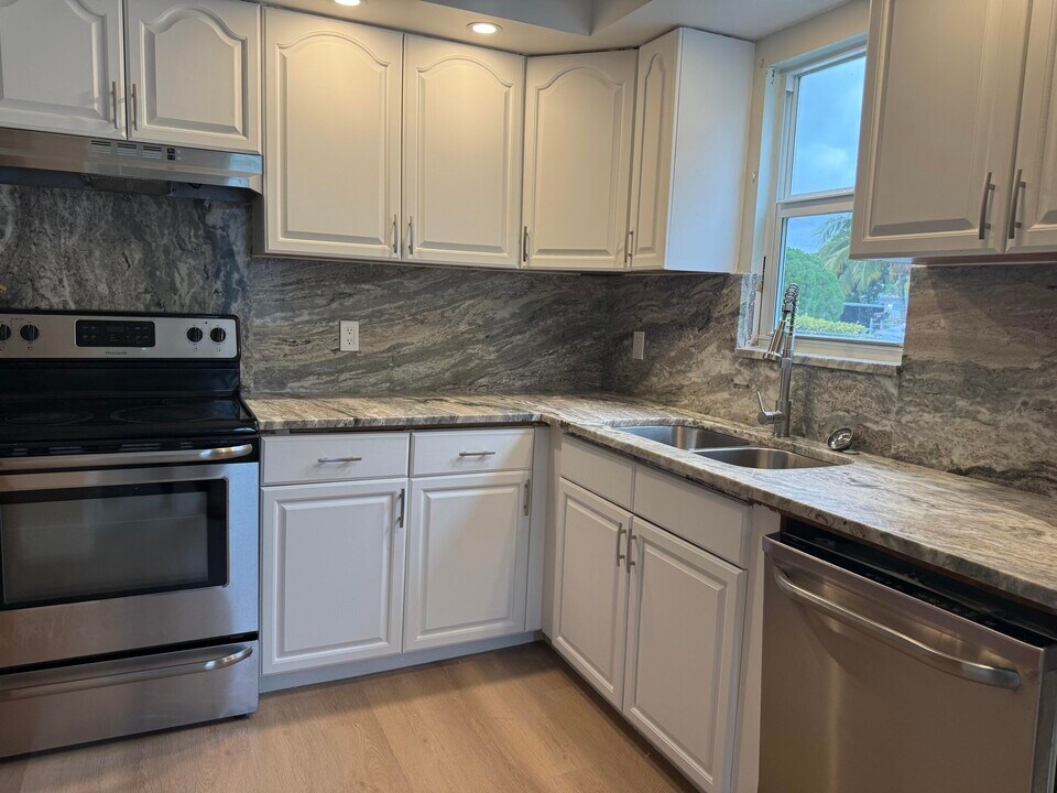 509 Plymouth Rd in West Palm Beach, FL - Building Photo