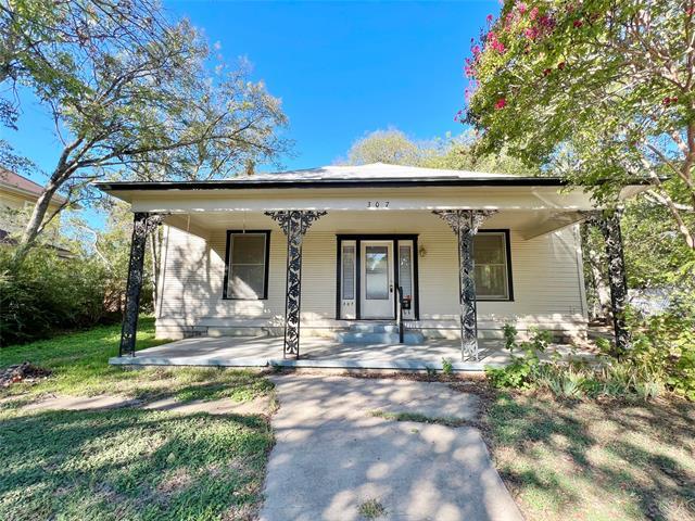 307 Normal St in Denton, TX - Foto de edificio