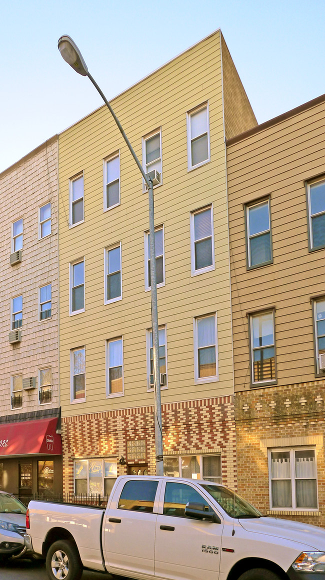 149 Driggs Ave in Brooklyn, NY - Foto de edificio - Building Photo