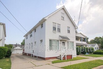 12901 McCracken Rd in Garfield Heights, OH - Building Photo - Building Photo