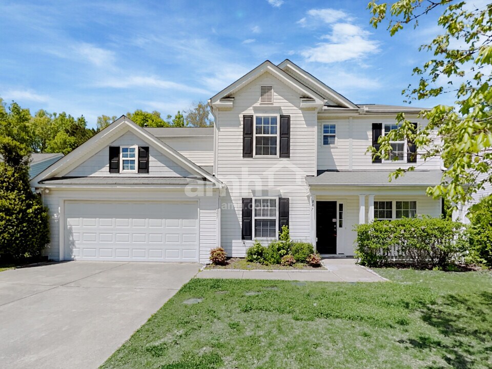 347 Dogwood Creek Pl in Fuquay Varina, NC - Building Photo