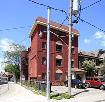 Robina Suites in Toronto, ON - Building Photo