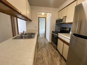 904 Benton Dr in Iowa City, IA - Building Photo - Building Photo