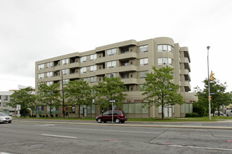 555 Wilson Heights Blvd in Toronto, ON - Building Photo - Building Photo