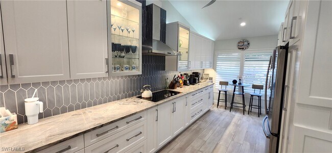 421 Kings Way in Naples, FL - Building Photo - Building Photo