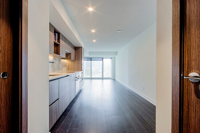 19-919 Bathurst St in Toronto, ON - Building Photo - Building Photo