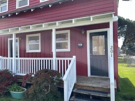 201 16th St NE in Long Beach, WA - Building Photo