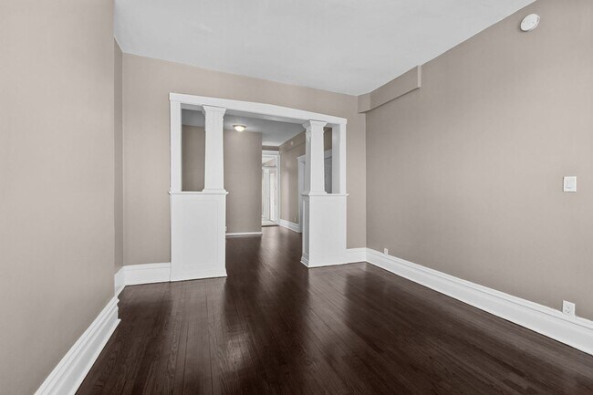 9710 S Avenue L, Unit 3 in Chicago, IL - Building Photo - Building Photo