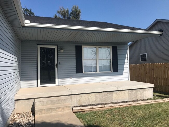 2316 Heizer St in Great Bend, KS - Building Photo - Building Photo