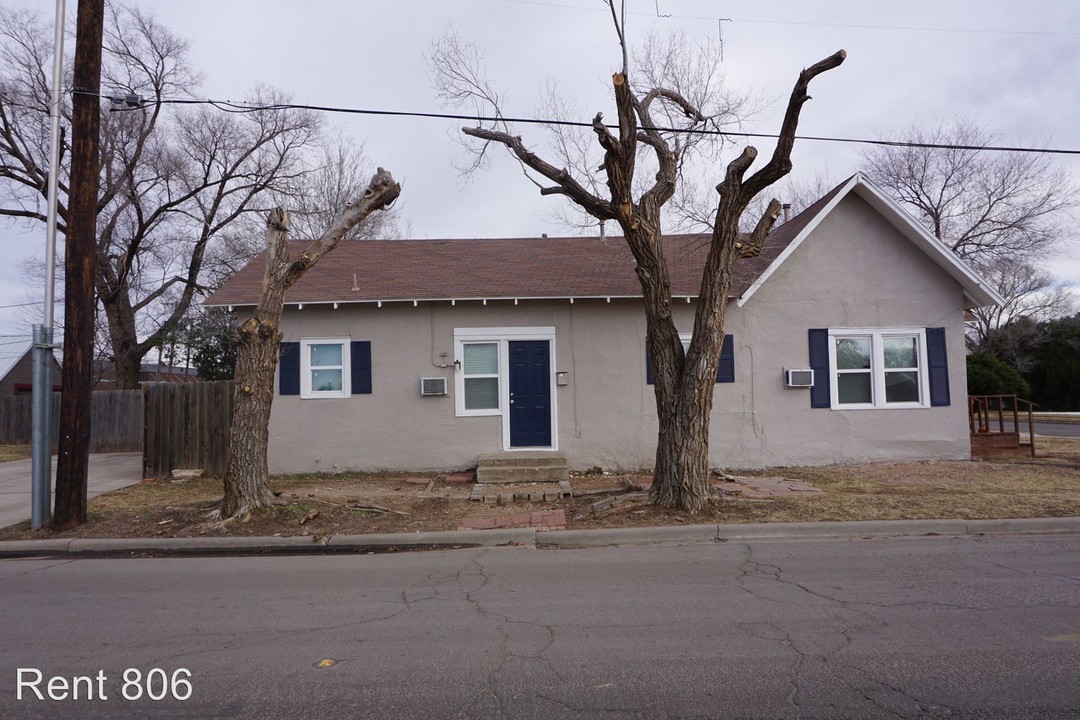 2324 20th St in Lubbock, TX - Building Photo