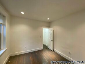 111 Park Dr in Boston, MA - Building Photo - Building Photo