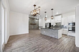 136 Greg Ln in Jarrell, TX - Building Photo - Building Photo