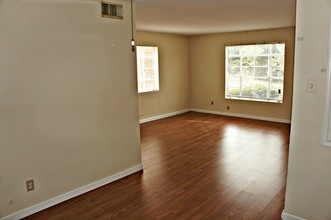 Idylwood Apartments in Houston, TX - Building Photo - Interior Photo