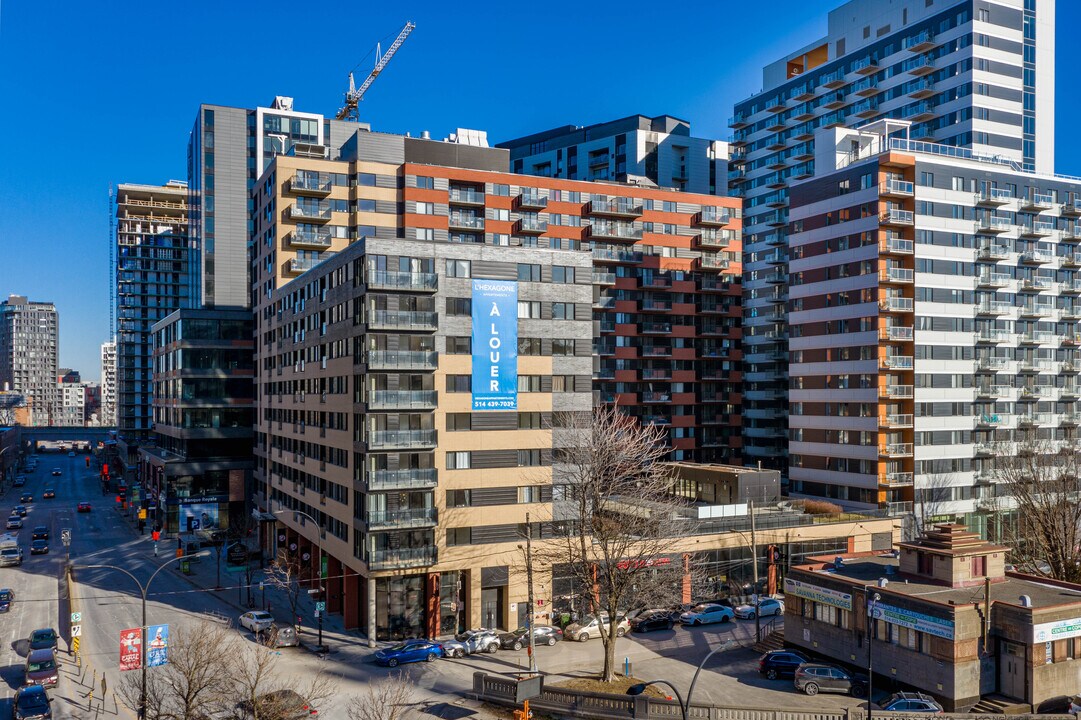 L'Hexagone Apartments in Montréal, QC - Building Photo