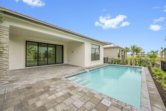 13917 Vivant Dr in Palm Beach Gardens, FL - Foto de edificio - Building Photo