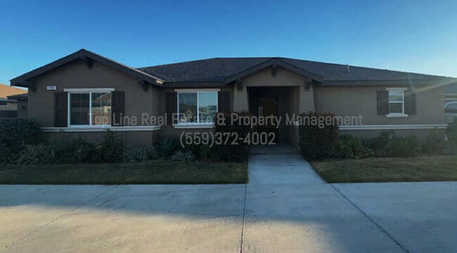 729 W Perez Ave