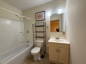 731 Cambridge St, Unit 1 in Boston, MA - Foto de edificio - Building Photo