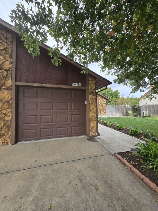 1459 N Westgate St in Wichita, KS - Foto de edificio - Building Photo