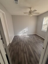 1002 Pleasant Valley Ln in Arlington, TX - Building Photo - Building Photo