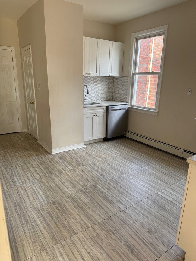 92 Maple St, Unit 2 in Garfield, NJ - Building Photo - Building Photo