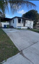 731 SW 8th Ave, Unit Unit A in Hallandale Beach, FL - Building Photo - Building Photo