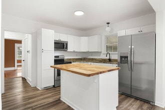 2416 Sherry Rd in Louisville, KY - Building Photo - Building Photo