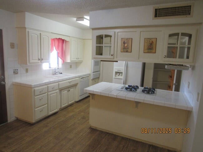 1045 Gardencrest Dr in Kingman, AZ - Building Photo - Building Photo