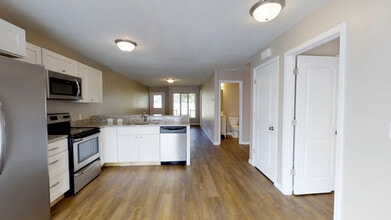 3035 Parkwild Dr in Bettendorf, IA - Building Photo - Building Photo