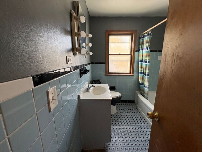 16914 Maple Heights Blvd in Maple Heights, OH - Building Photo - Building Photo