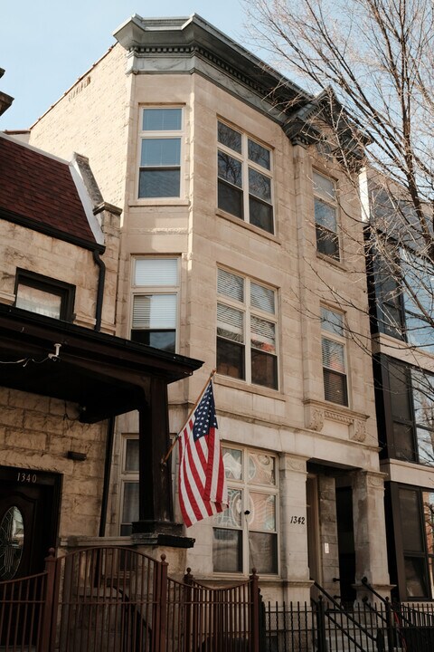 1342 N Claremont Ave in Chicago, IL - Building Photo
