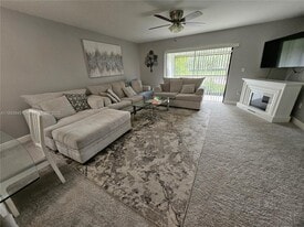 8600 NW 34th Pl in Sunrise, FL - Building Photo