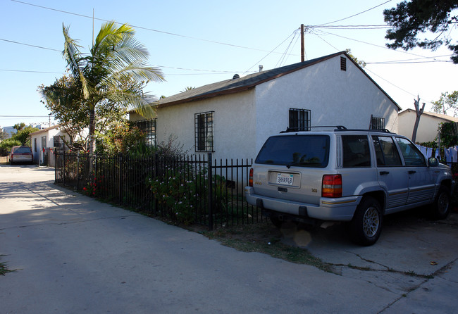 3813 W 104th St in Inglewood, CA - Building Photo - Building Photo