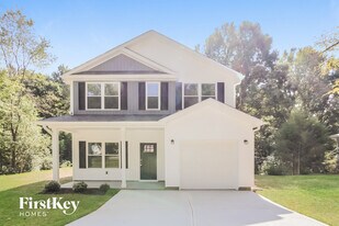 5345 Pinebrook Dr in Charlotte, NC - Building Photo