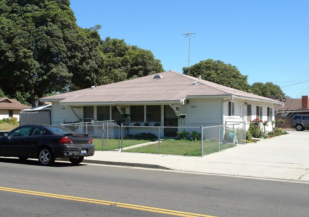 6080-6088 Woodland Ave in Ventura, CA - Foto de edificio