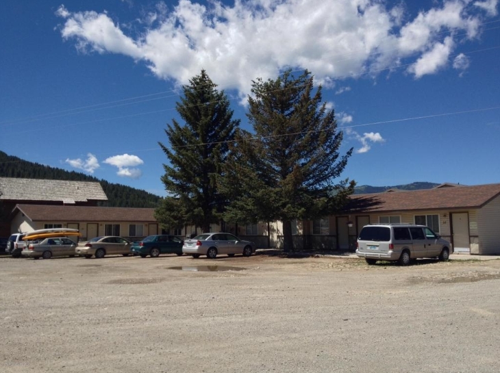 22-24 US HWY 89 in Alpine, WY - Foto de edificio