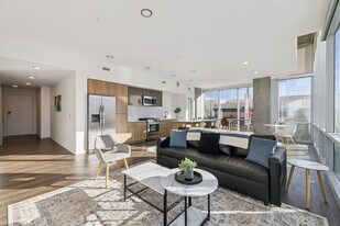 222 E Jefferson St in Phoenix, AZ - Building Photo