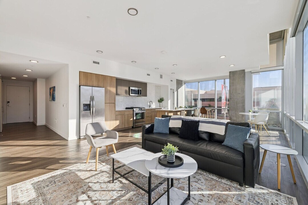 222 E Jefferson St in Phoenix, AZ - Foto de edificio