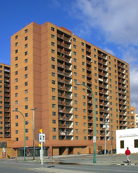 Colony Square in Winnipeg, MB - Building Photo