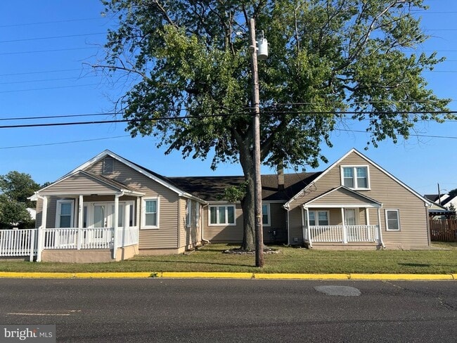 property at 62 Riviera Dr