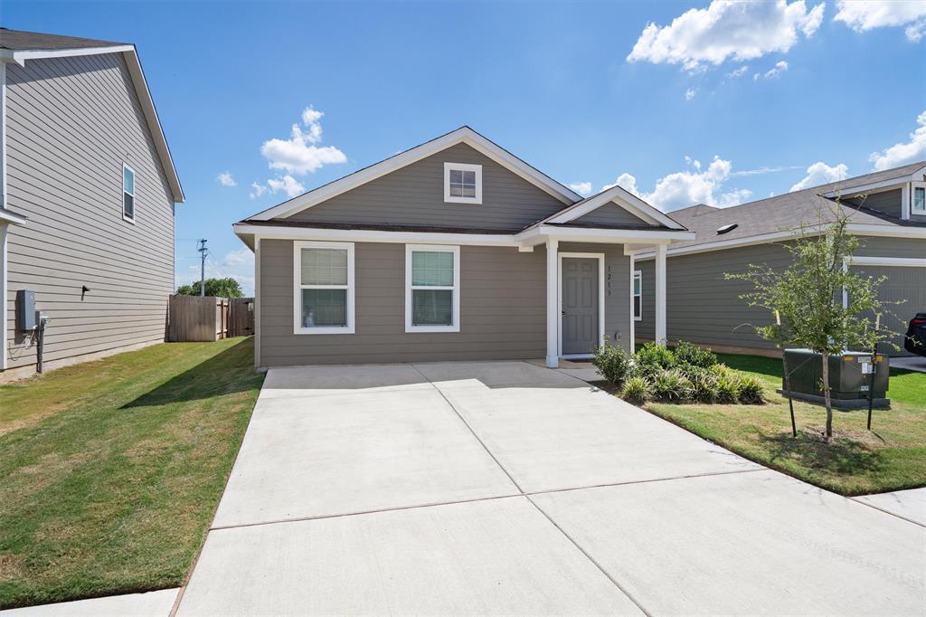 1213 Catfish Ln in Bastrop, TX - Building Photo