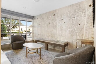 100 Cutter Mill Rd in Great Neck, NY - Foto de edificio - Building Photo