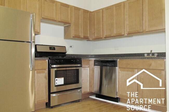 property at 917 W Waveland Ave