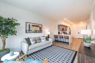 Lumia Apartments in Azusa, CA - Foto de edificio - Interior Photo