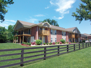 Walnut Grove in Louisville, KY - Building Photo - Building Photo