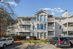 907 Augusta Dr in Marietta, GA - Building Photo