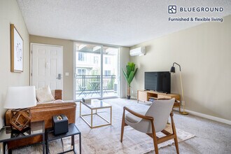 1050 Benton St, Unit FL2-ID390 in Santa Clara, CA - Building Photo - Building Photo