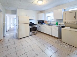 63 Pinckney St, Unit 1 in Somerville, MA - Foto de edificio - Building Photo