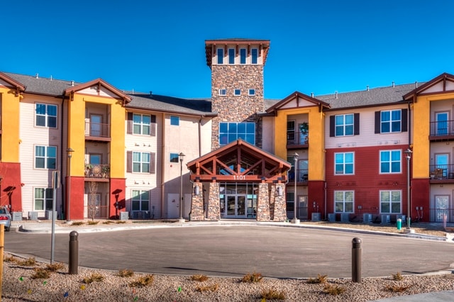 Auburn Ridge Senior Apartments in Castle Rock, CO - Foto de edificio - Building Photo