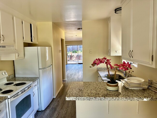 property at 1470 Sherwood Cir