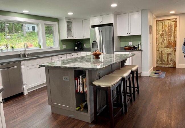 17 Pochelon St in Sunapee, NH - Building Photo - Building Photo